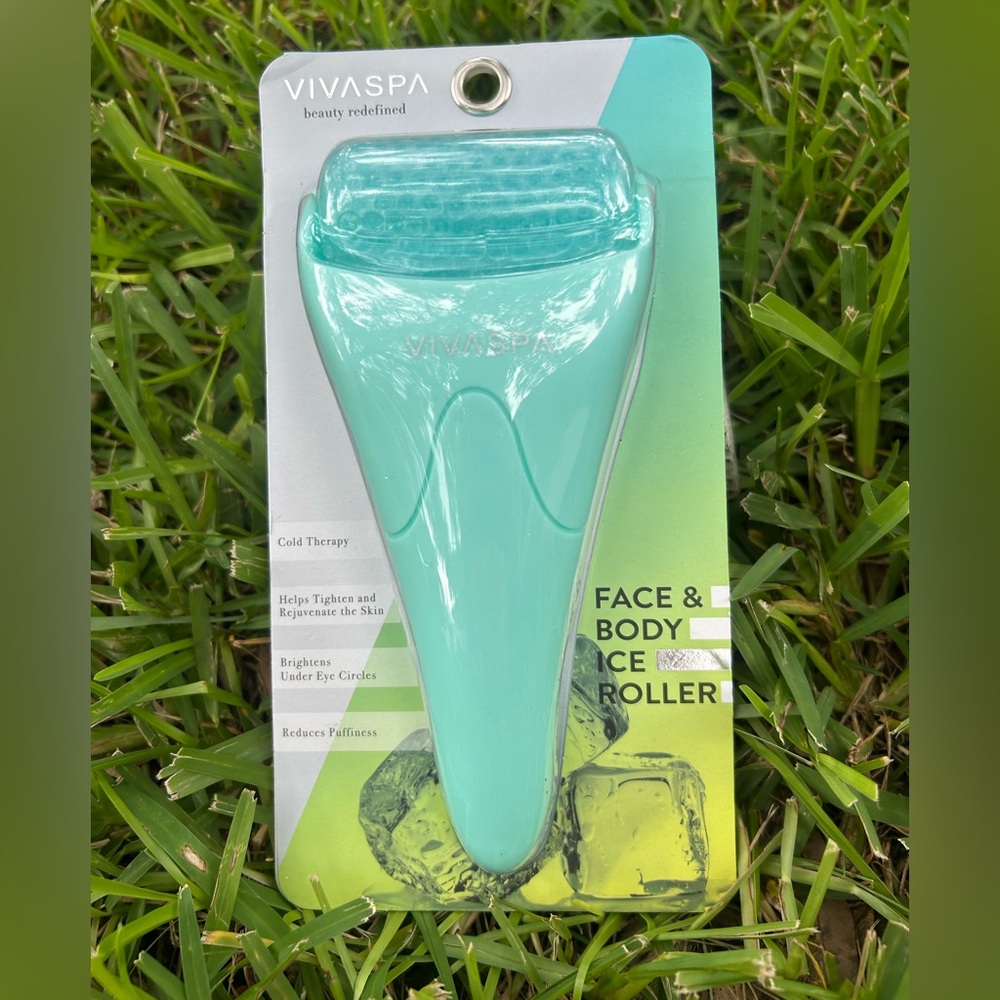 🎉 Host Pick Vivaspa Mint Green Face & Body Ice Roller